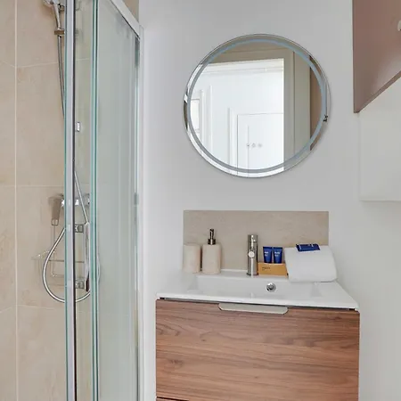 Parisian Charm -1br-3p - 15 *