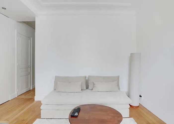 Parisian Charm -1br-3p - 15 باريس